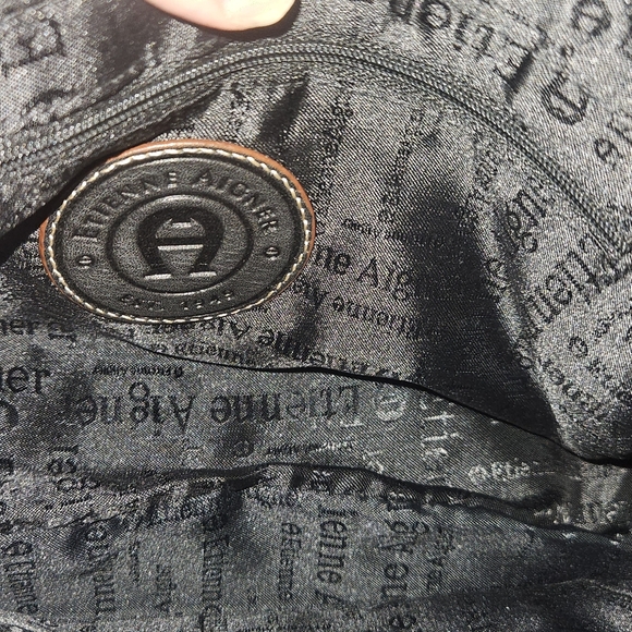 Beautiful Black Leather Etienne Aigner Shoulder Bag Brass Hardware Stunning - Picture 9 of 10